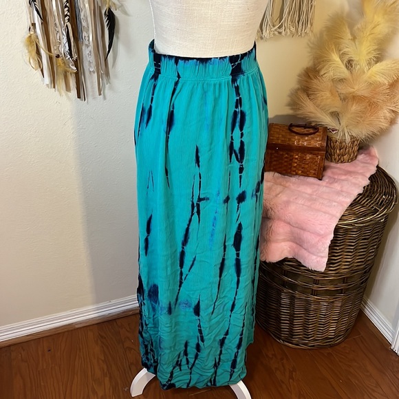 Turquoise Tie Dyed Maxi Skirt With Double Front Slits & Elastic waist by Windsor - Picture 5 of 8